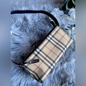 Authentic Burberry vintage nova check shoulder bag (NW480)